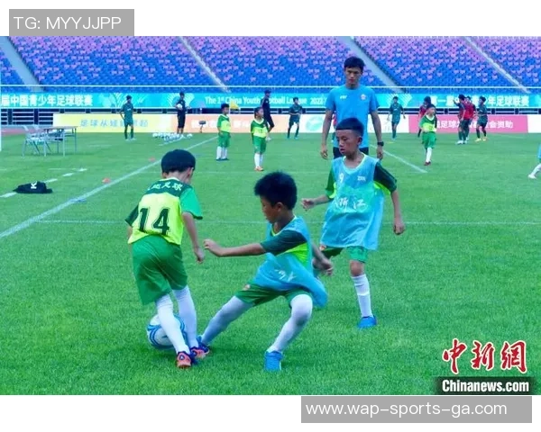 缠纱内胆足球的创新设计与性能提升探讨及其在运动中的应用价值分析 缠纱内胆足球的创新设计与性能提升探讨及其在运动中的应用价值分析